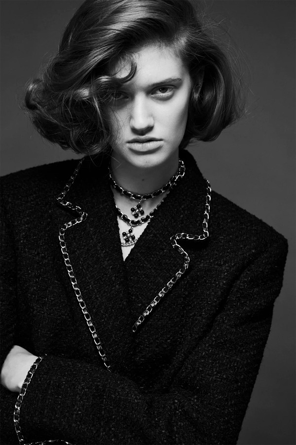 Textured-Weave Chain-Trimmed Blazer from Lime