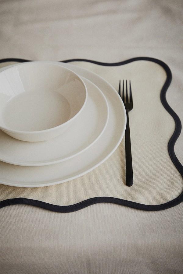 2-Pack Scallop-Edged Place Mats