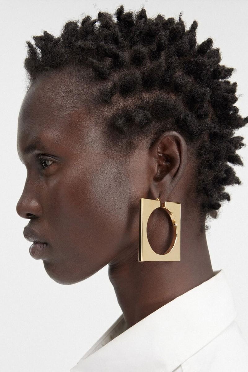 The Rond Carré Hoops Earrings from Jacquemus