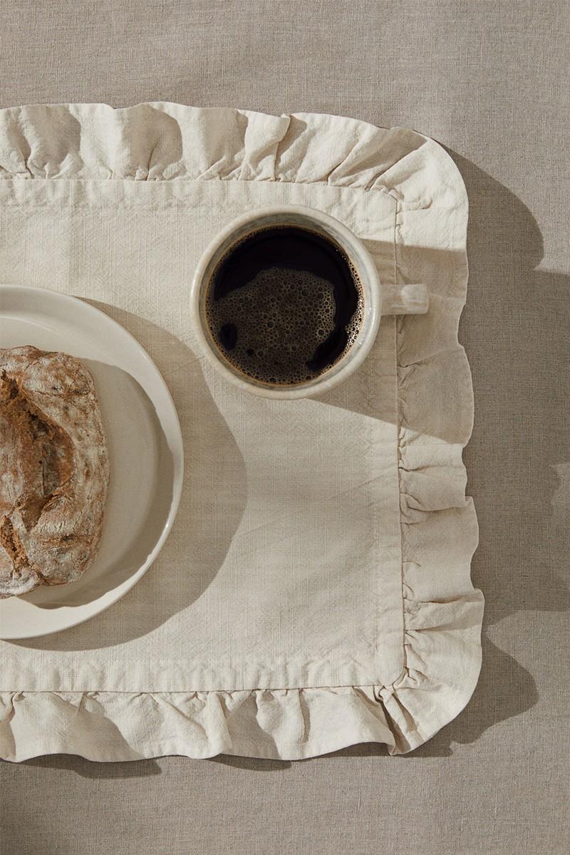 2-Pack Frill-Trimmed Place Mats